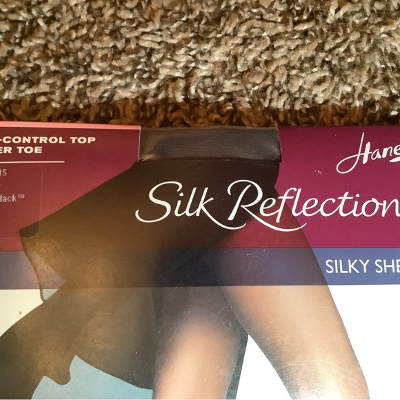 Hanes silk reflections non-control top pantyhose, barely black, size: CD - Picture 3 of 12